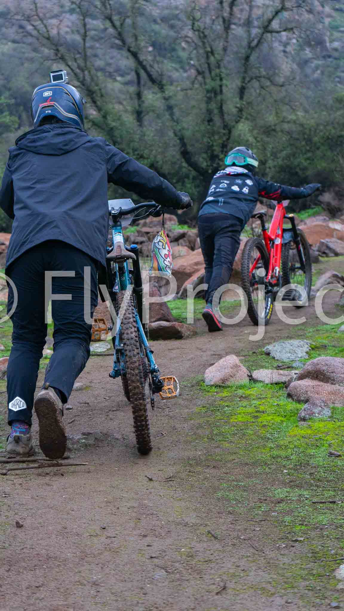 Deache Series Catemu Rider Caminando