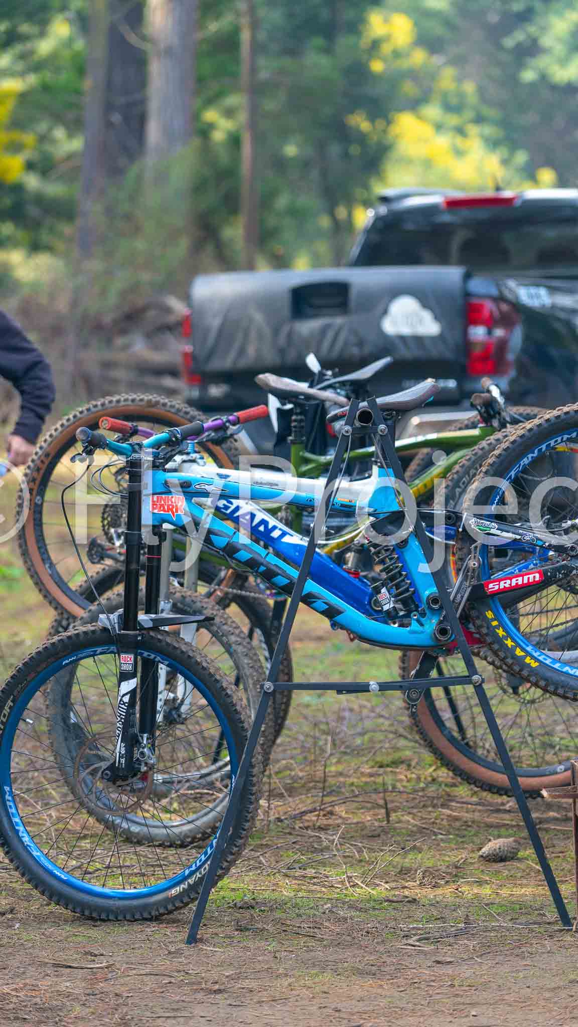 Ducks on Wheels Kona Giant Bicicletas Rock Shox