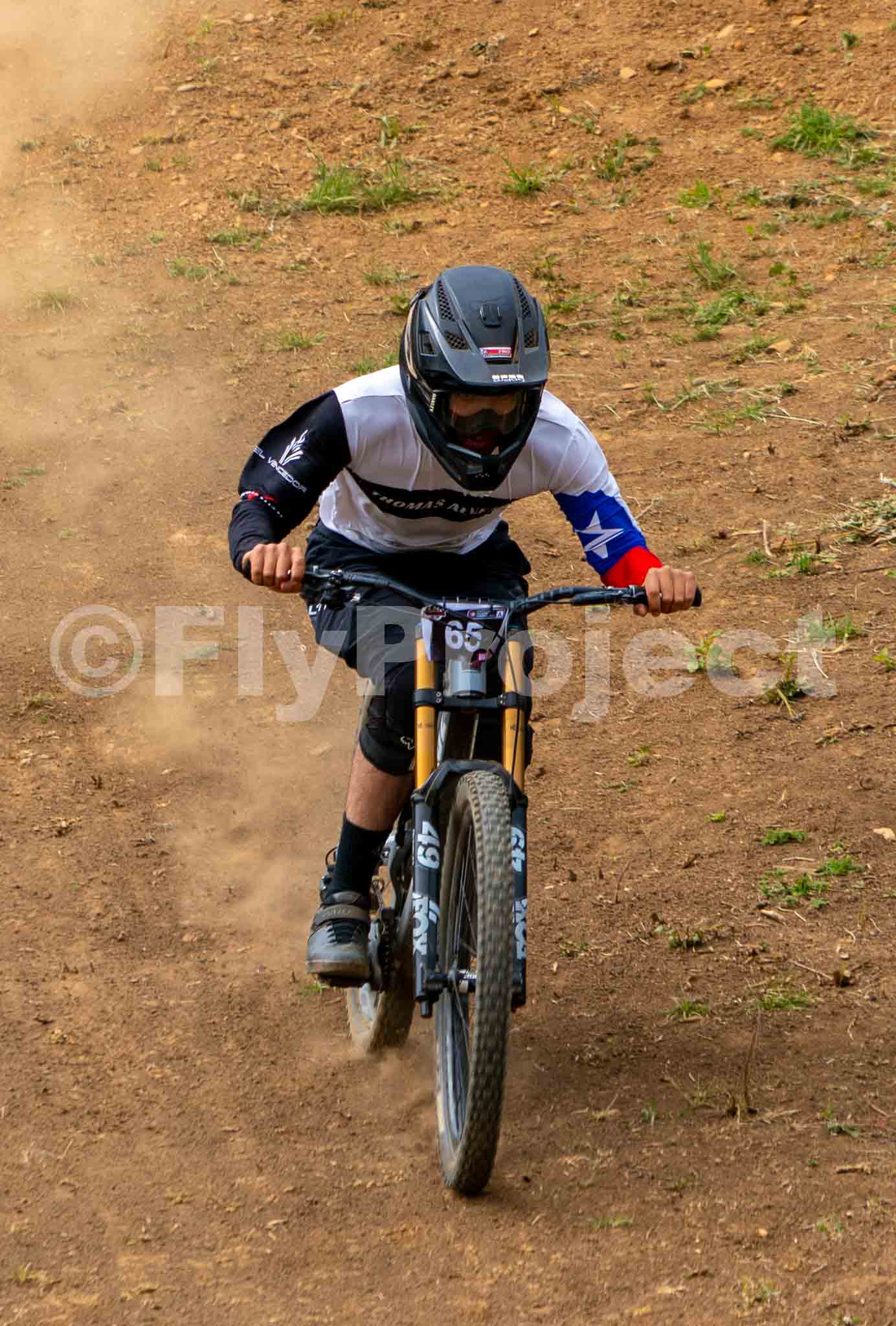 Final Campeonato Nacional DH CARAHUE Rider 65 thoms alveal