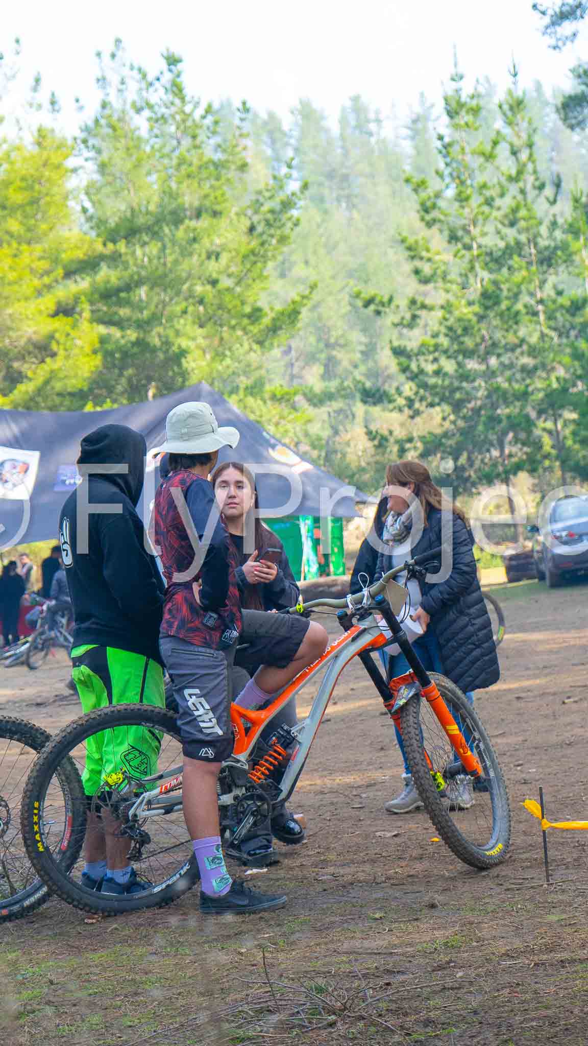 Ducks on Wheels Supreme Dh Commencal