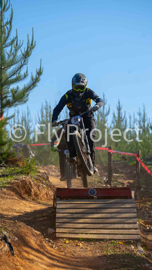 PUMONES FAST RACING RIDER 28 Vicente Aragon