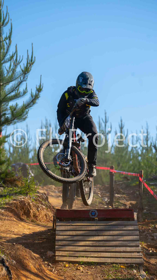 PUMONES FAST RACING RIDER 28 Vicente Aragon
