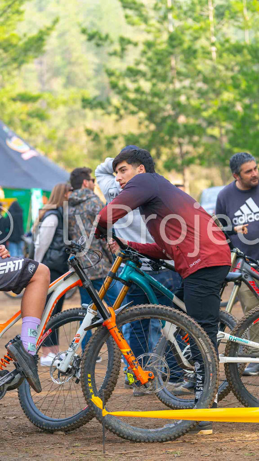 Ducks on Wheels Rider Commencal Supreme Dh FOX 40