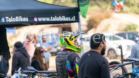 Ducks on Wheels  Talo Bikes Rider 100% Casco