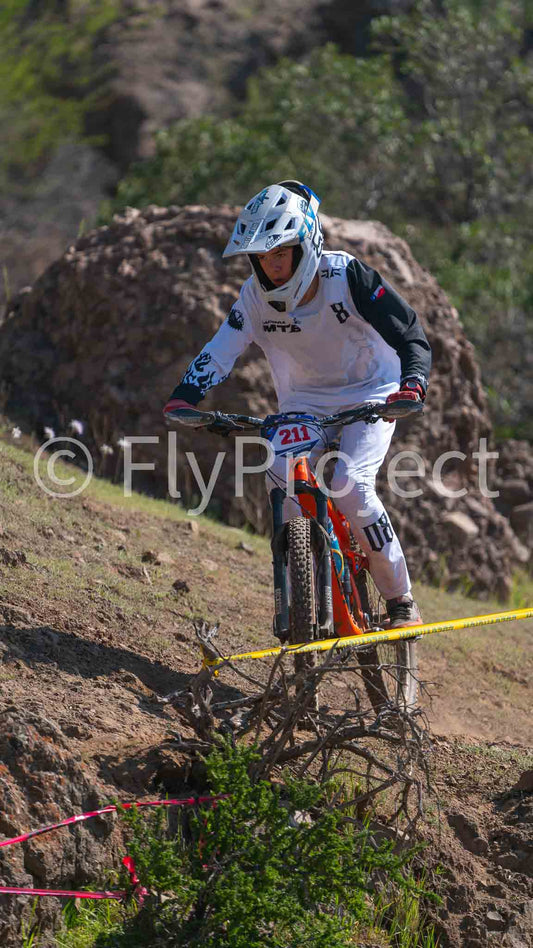 ENDURO CHILE Rider 211 Simon Castro Blanco