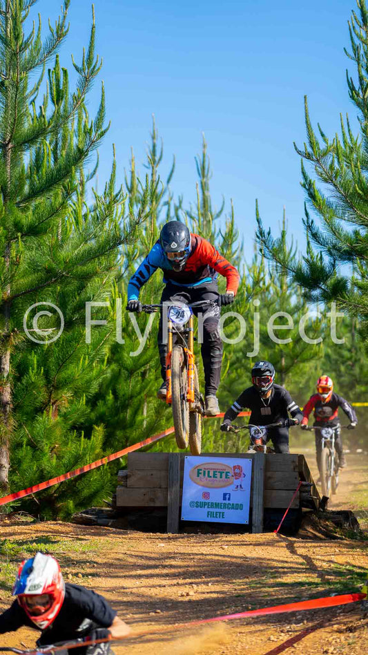 PUMONES FAST RACING RIDER  24 Daniel Soto