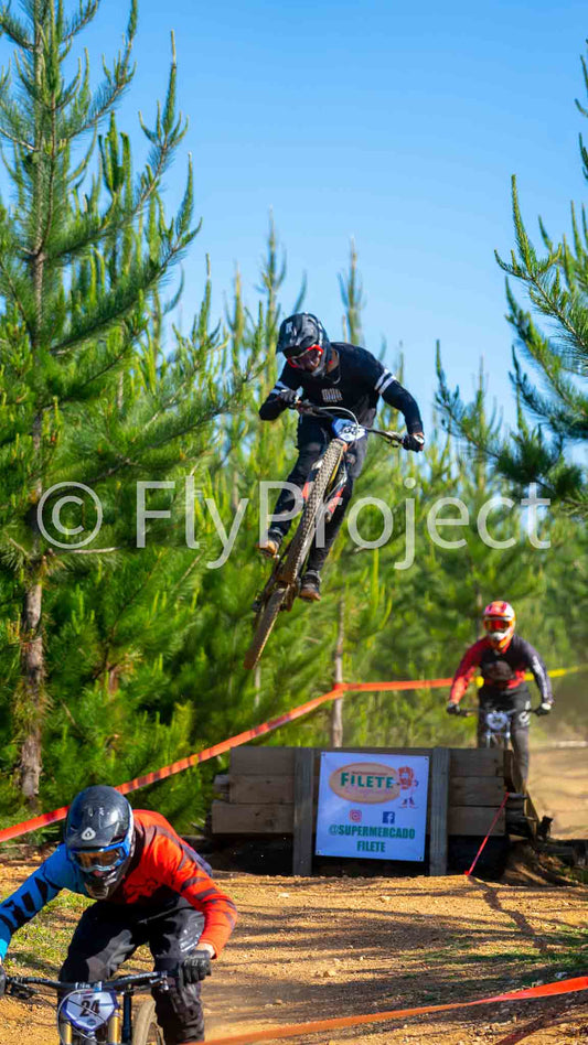 PUMONES FAST RACING RIDER  135 Mauro Parra