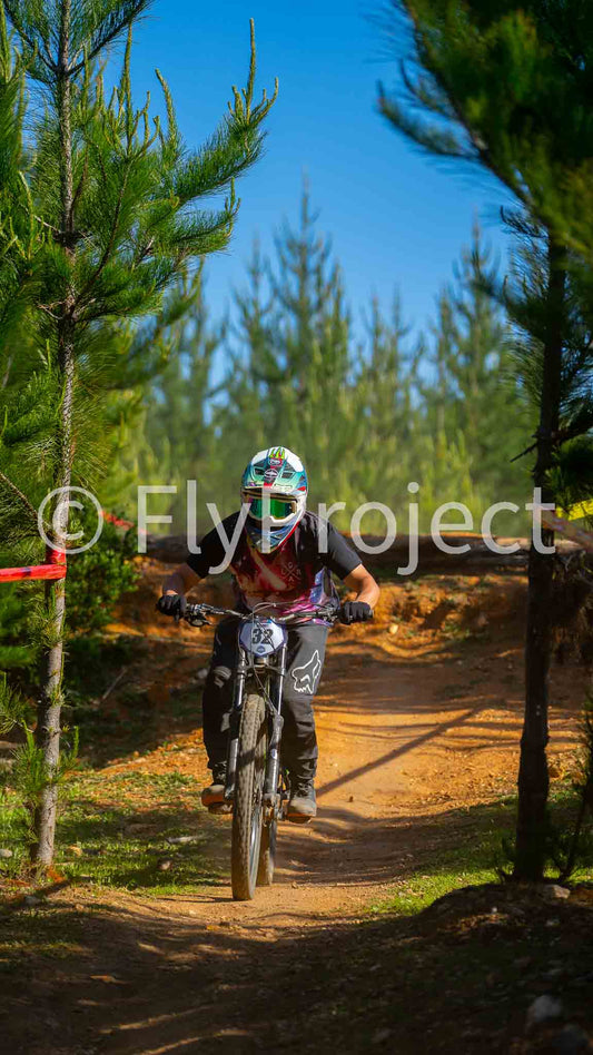 PUMONES FAST RACING RIDER  32 Joaquin Vasquez
